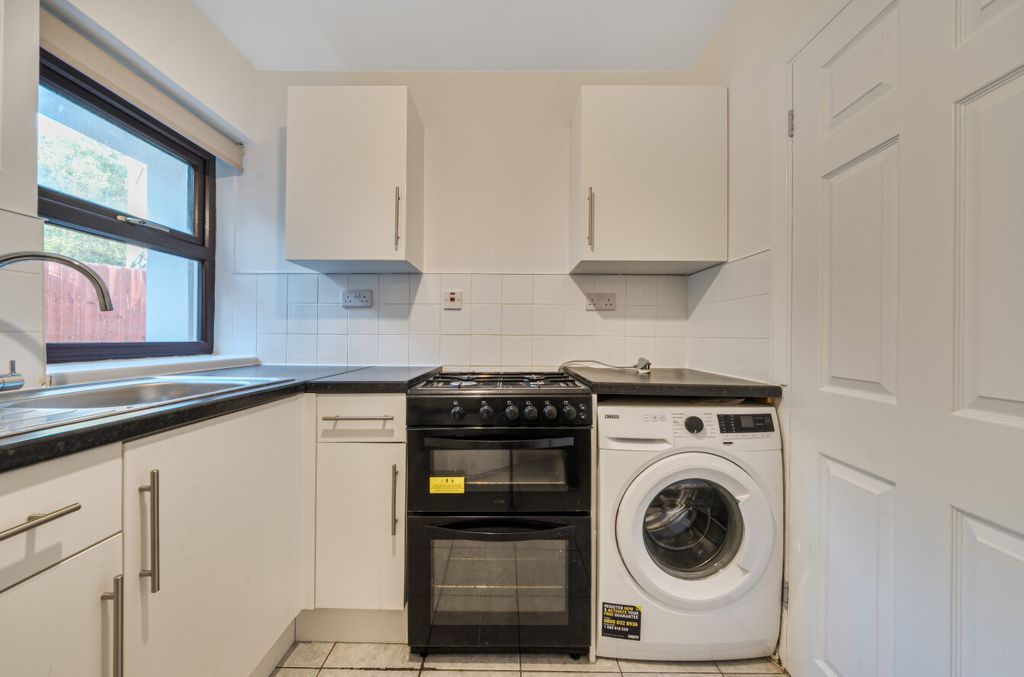 Property photo 3 of 9 1522604-8-6Aaa586...