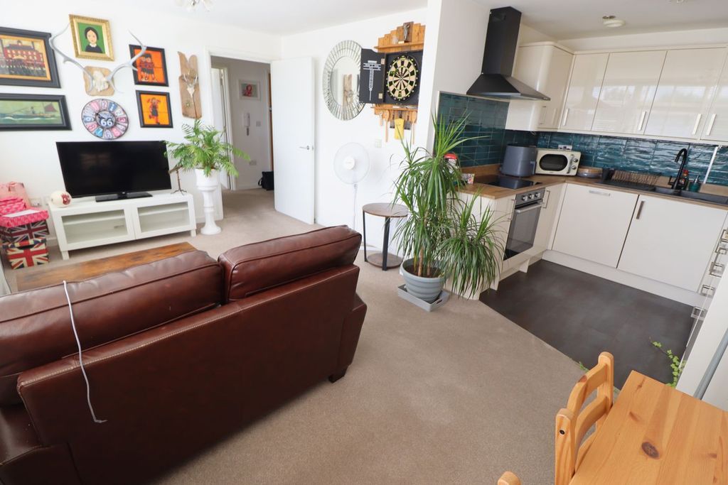 Property photo 3 of 10