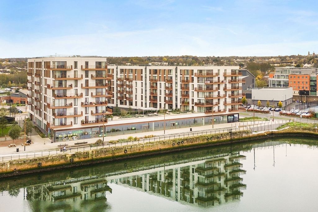 Property photo 2 of 28