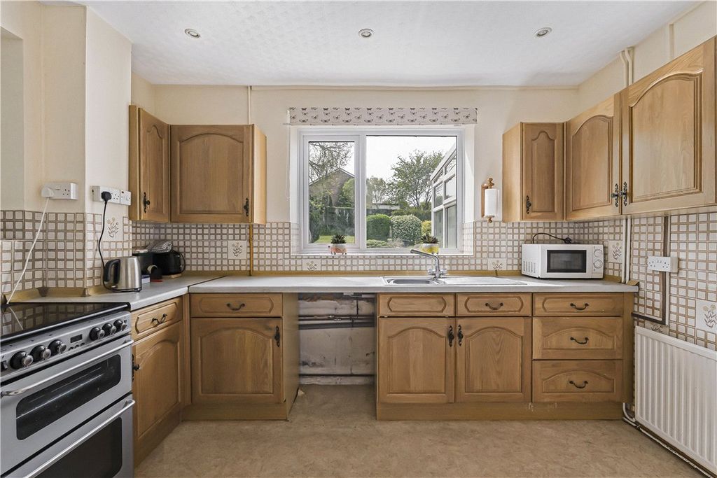 Property photo 2 of 11 Kitchen