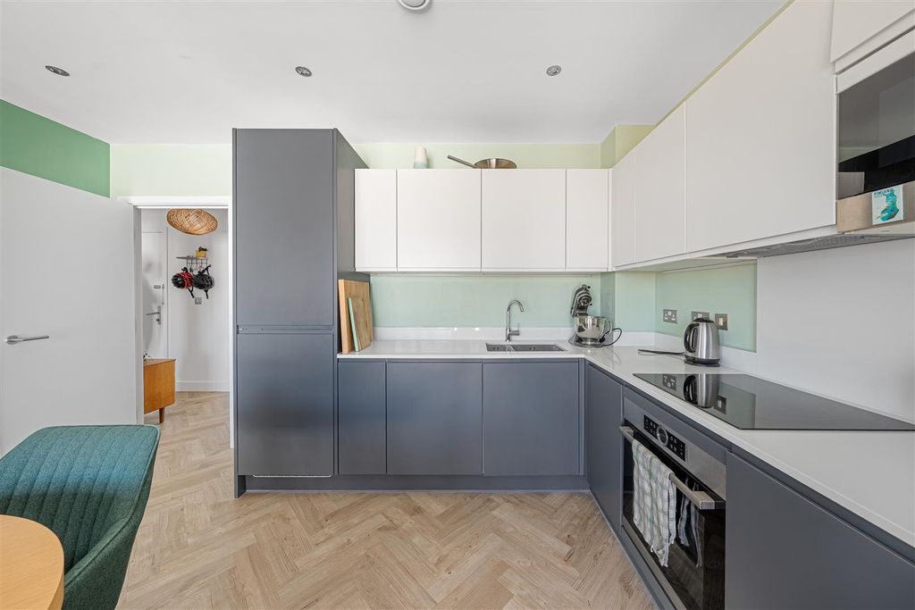 Property photo 1 of 15 Lanthorn Court-14.Jpg