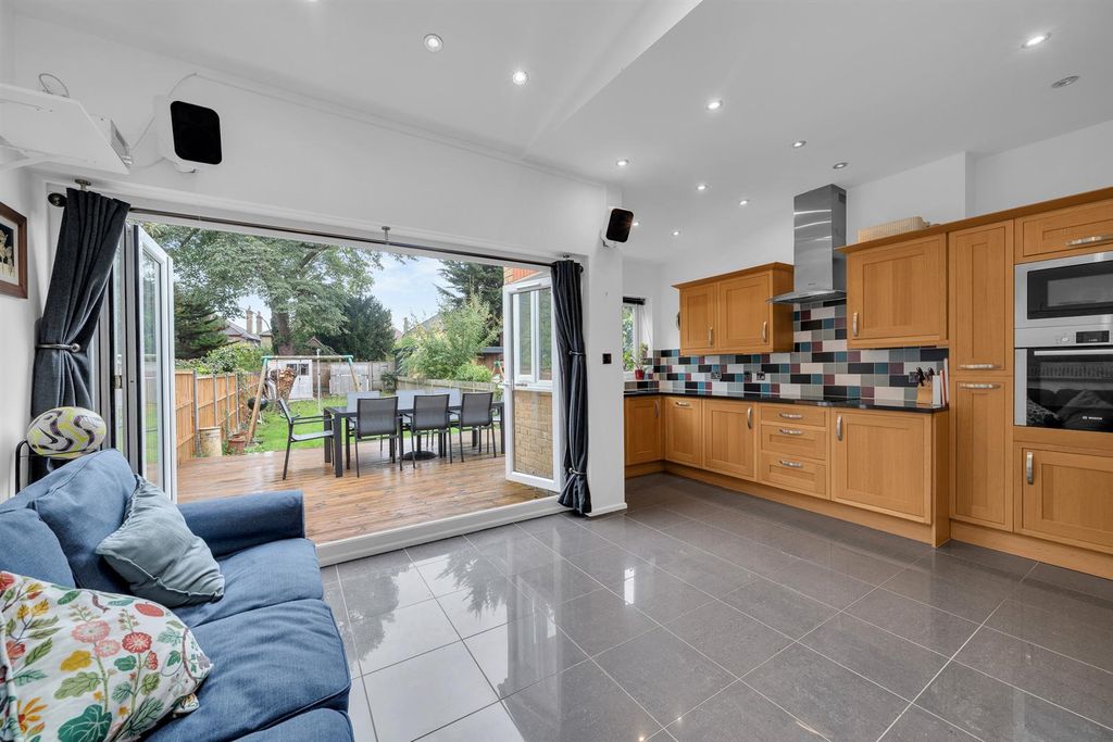 Property photo 3 of 21 Living