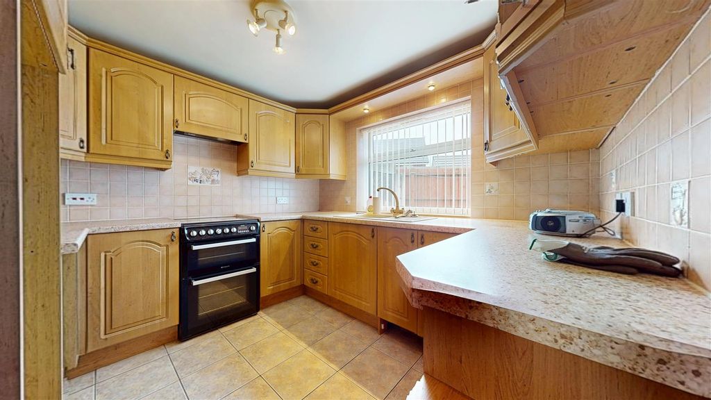 Property photo 3 of 19 Reginald Road Kitchen