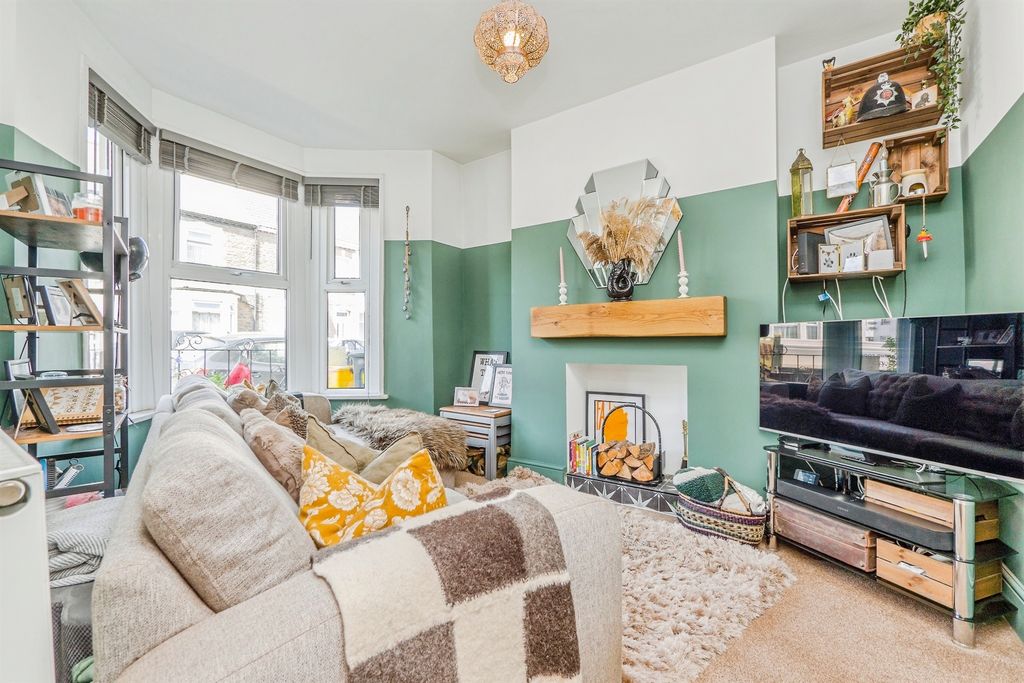 Property photo 2 of 16