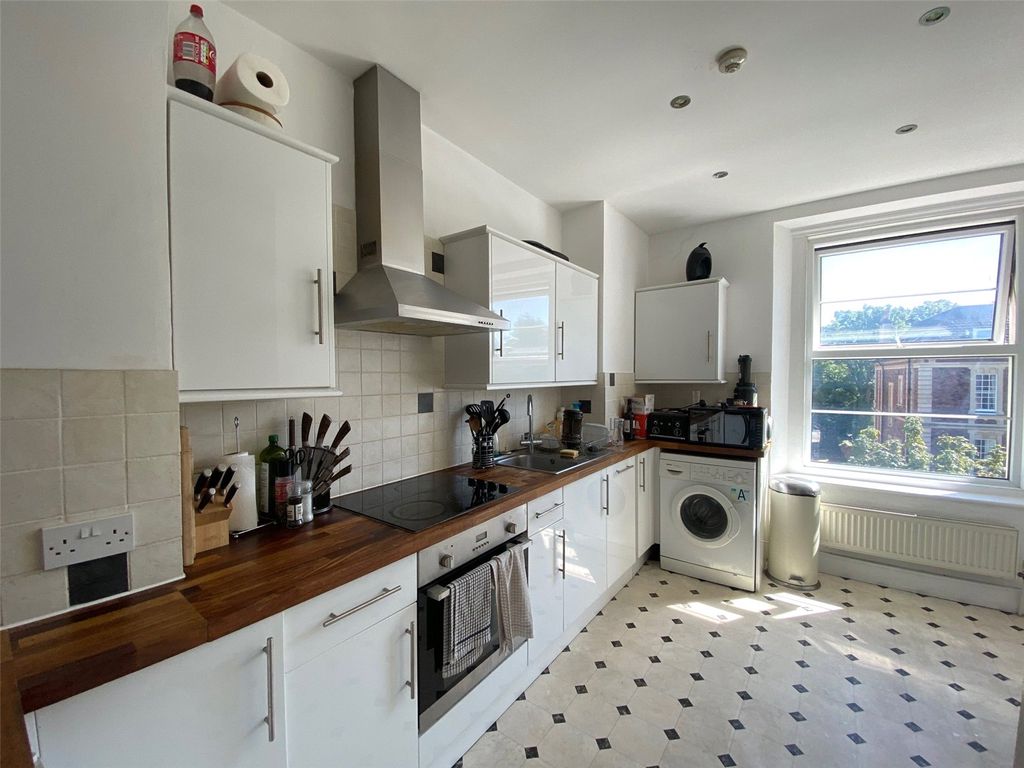 Property photo 2 of 11 Picture No. 21