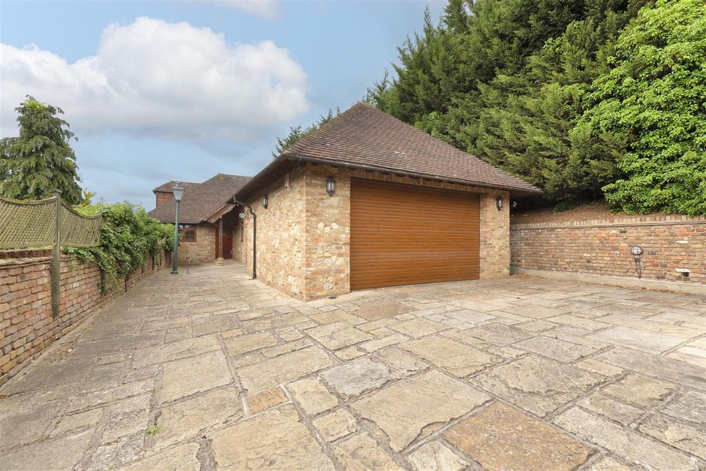 Property photo 2 of 24 22