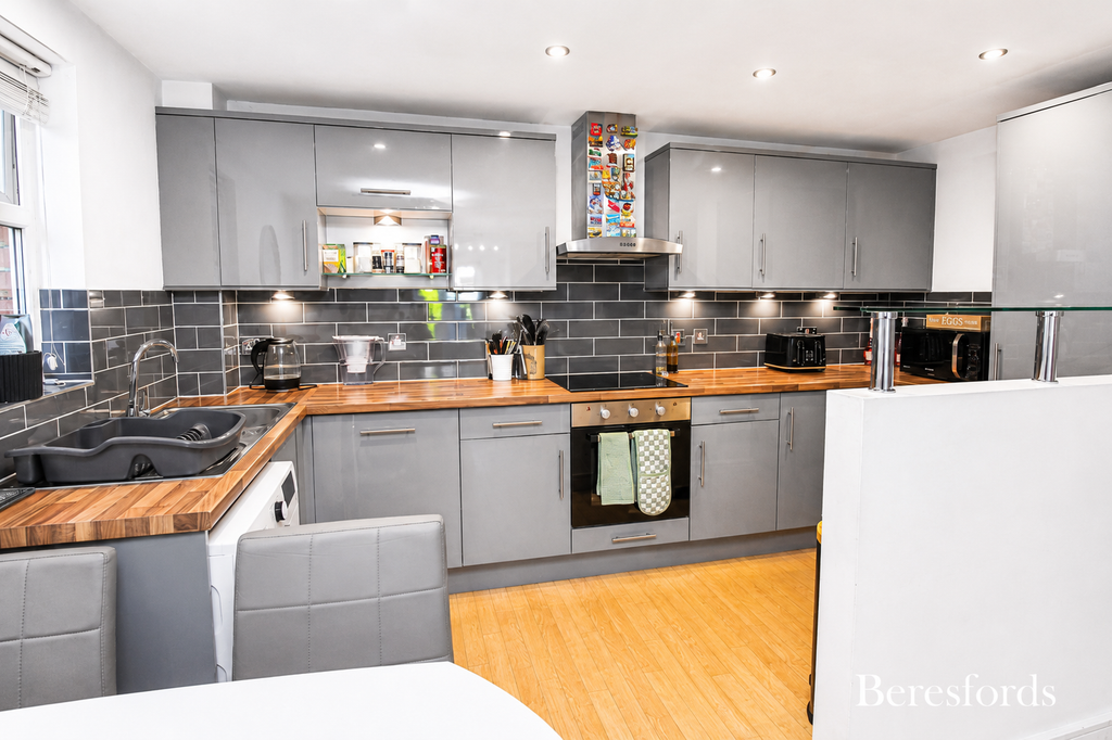 Property photo 3 of 10 Kitchen View 1