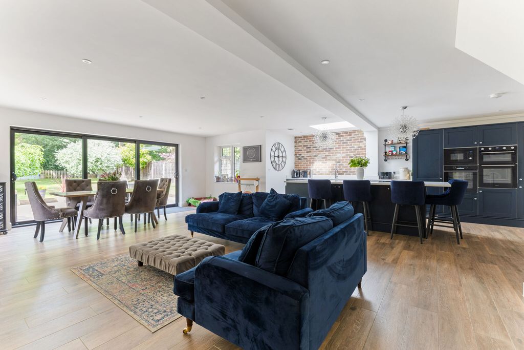 Property photo 2 of 18