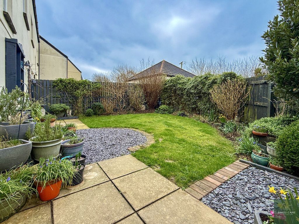 Property photo 2 of 20