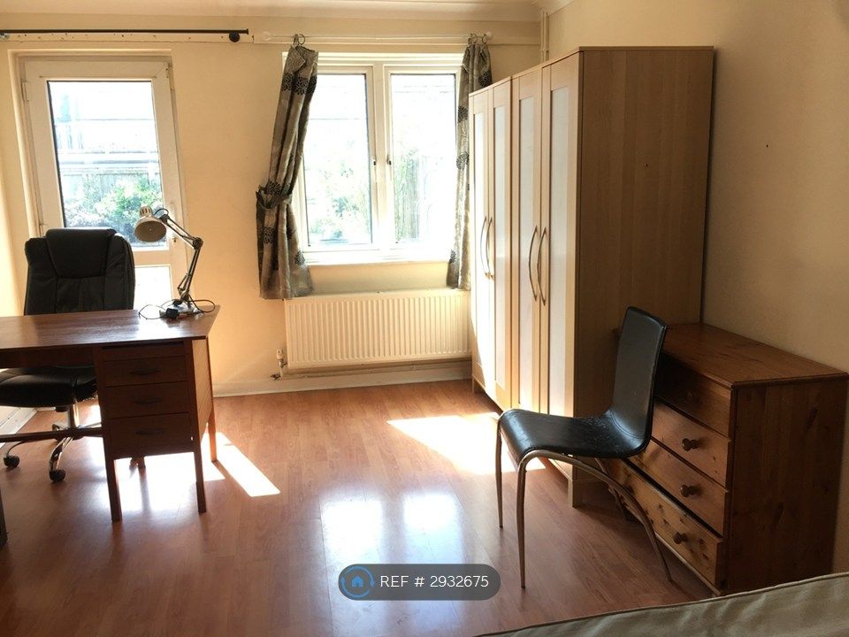 Property photo 3 of 16 Bedroom1