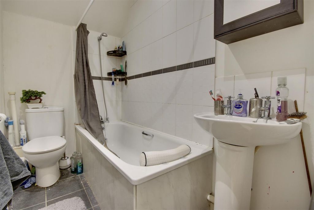 Property photo 3 of 6 4Adf1Fff-D7Ca-40F1-B0C5-B2A70B1338B4_1_201_A.Jpeg