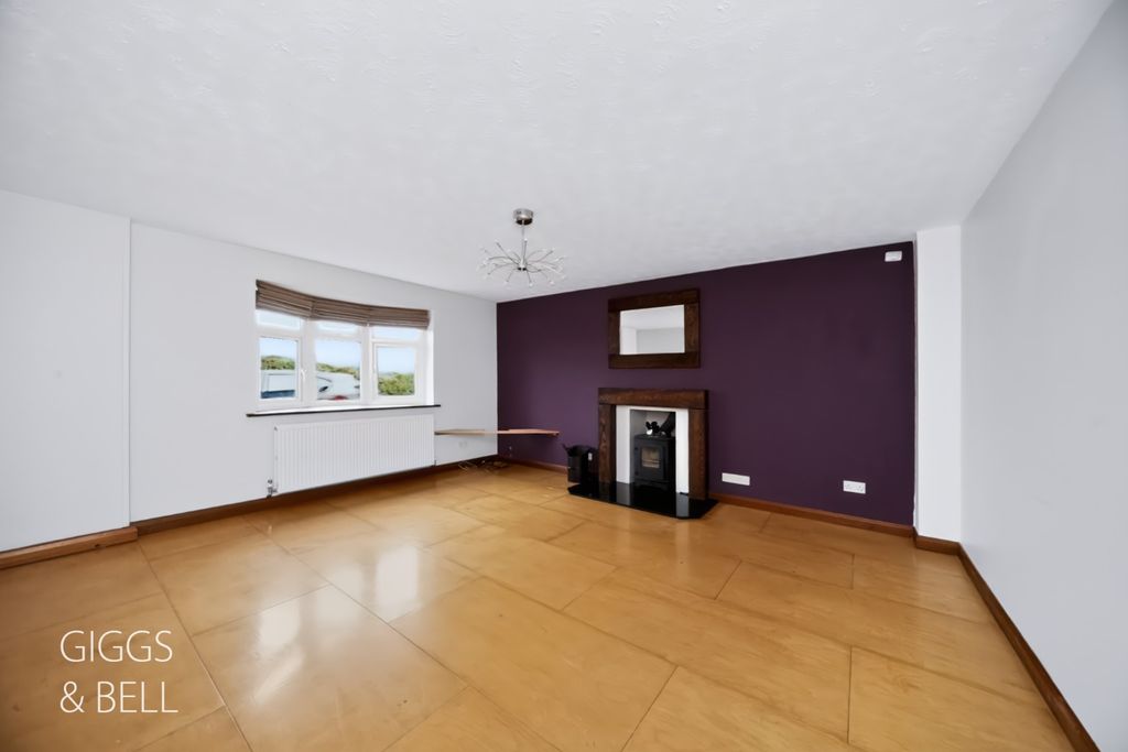 Property photo 2 of 28 5902052