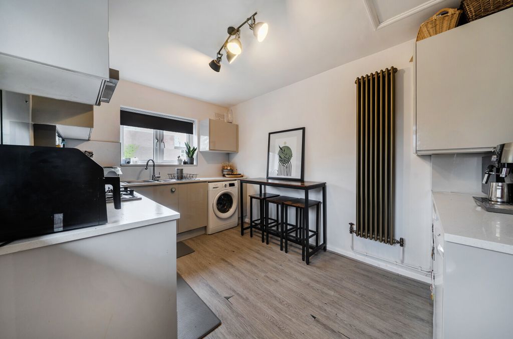 Property photo 3 of 14 1415755-9-6993225...