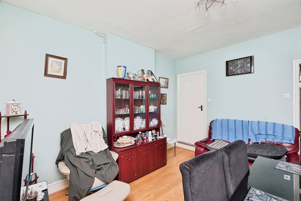 Property photo 3 of 17