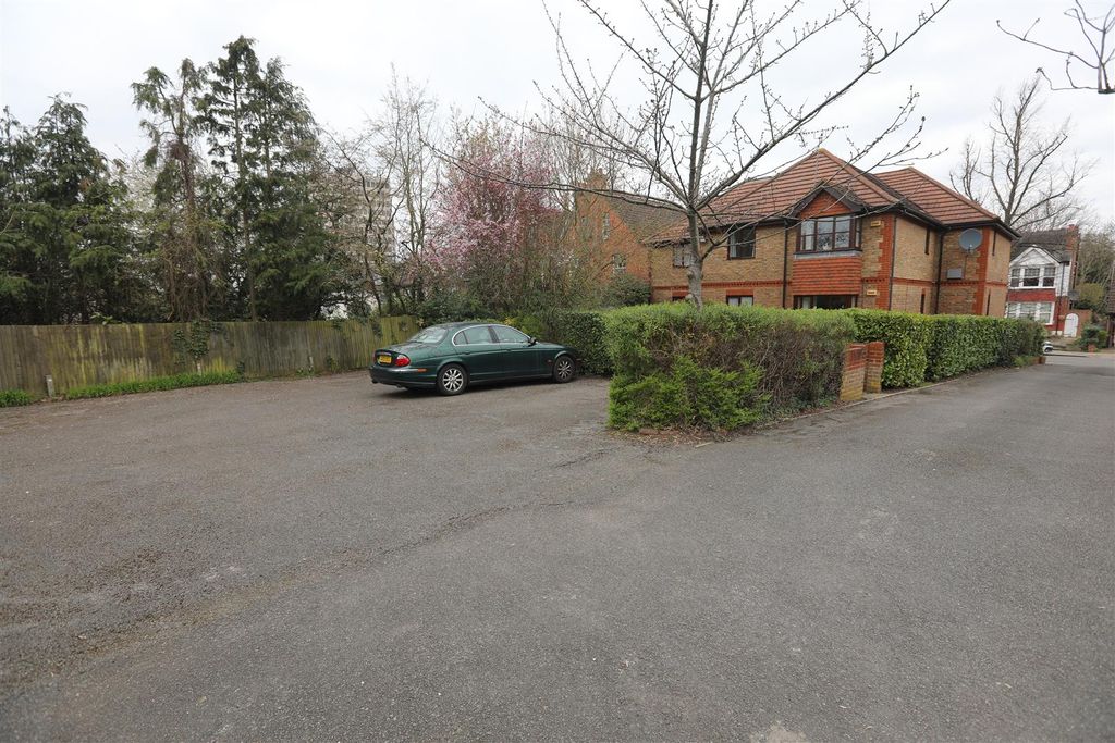 Property photo 2 of 8