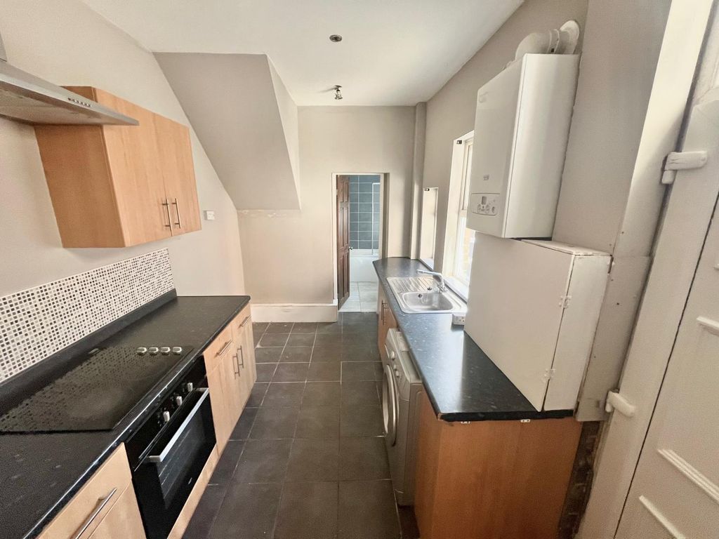 Property photo 1 of 8 Lightning Estates Are Proud To Present This Spacious 2 Bedroom, Ground Floor Flat To The Market, Located On Windsor Avenue, Gateshead, Ne8 Close To Saltwell Park, City Centre, Transport Links, Schools &amp; Local Amenities.