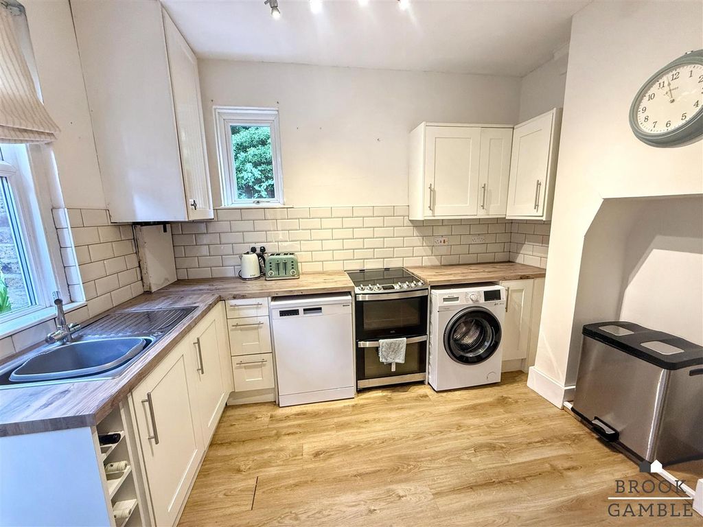 Property photo 3 of 19 01323 438506