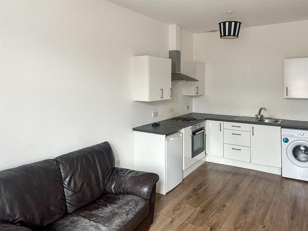 Property photo 3 of 10 Open Plan Living Room / Kitchen: