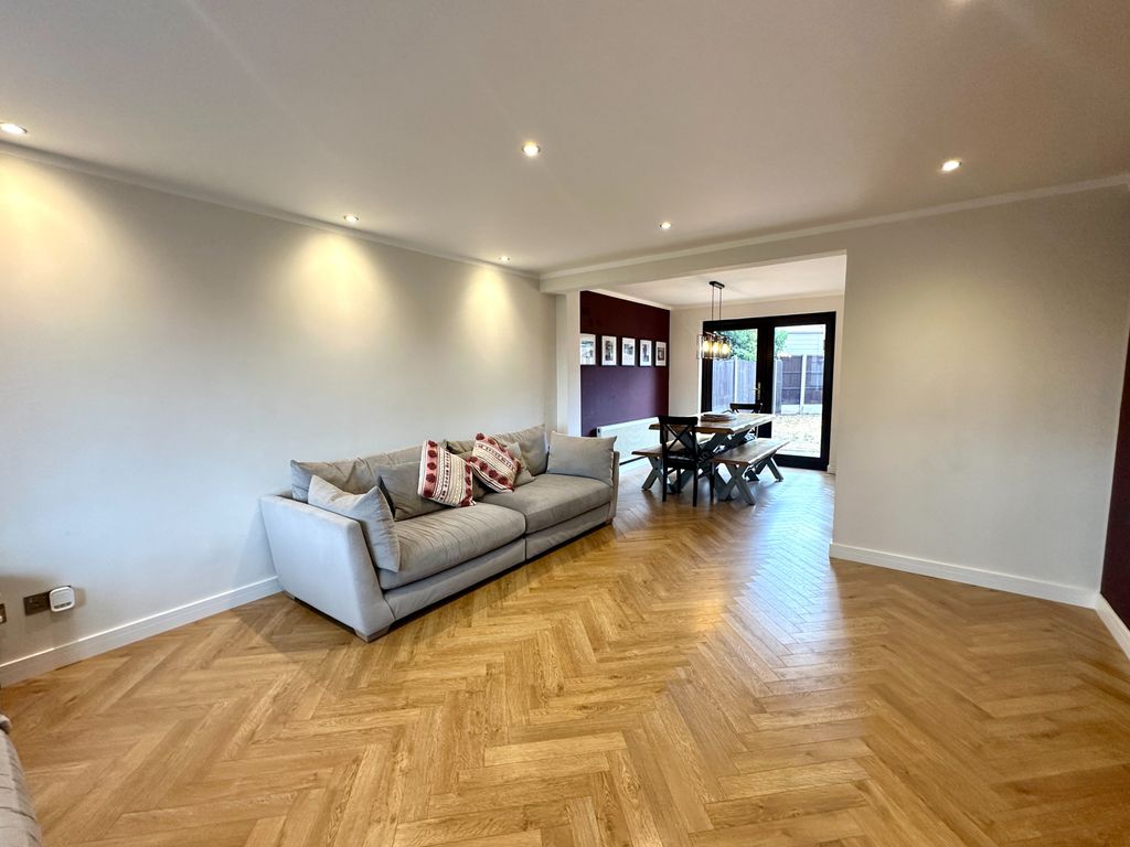 Property photo 2 of 25