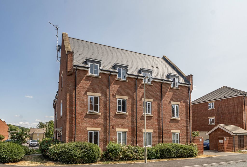 Property photo 1 of 17 1496803-13-6A5F6c...
