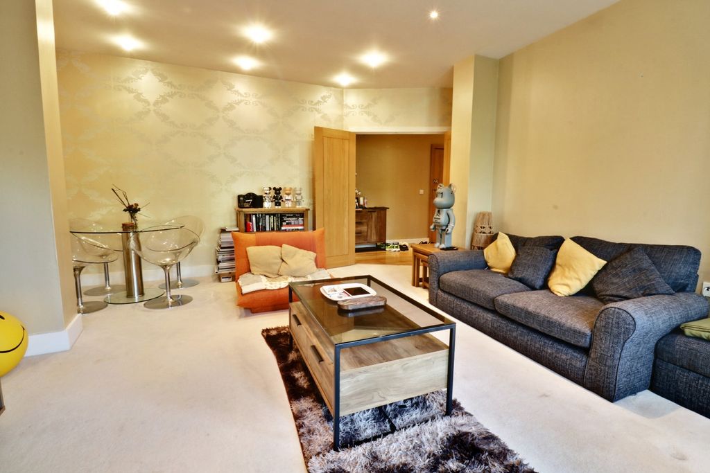 Property photo 2 of 17 4096082