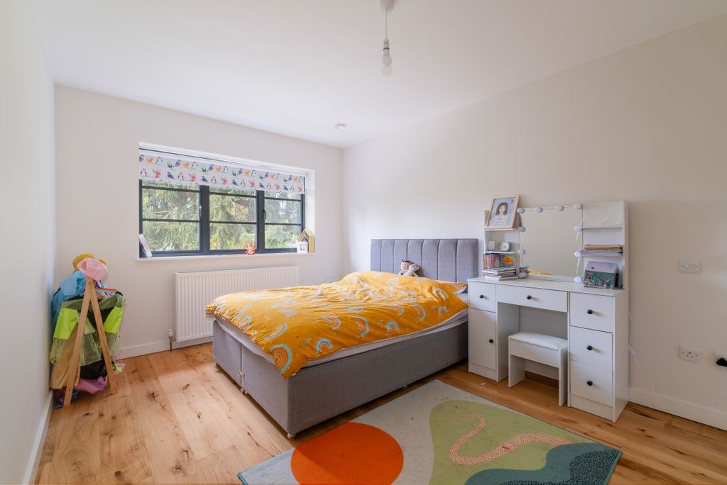 Additional image 12 of 4 bed flat to rentElmstead Glade, Chislehurst BR7