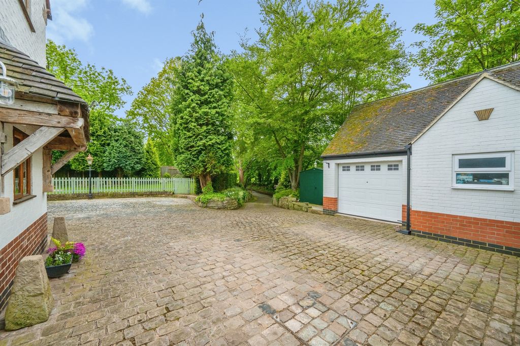 Property photo 3 of 29 Outside