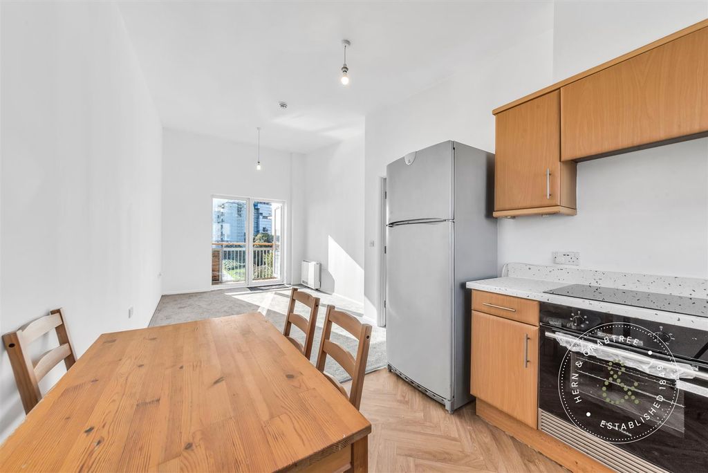 Property photo 2 of 12 Lounge/Kitchen