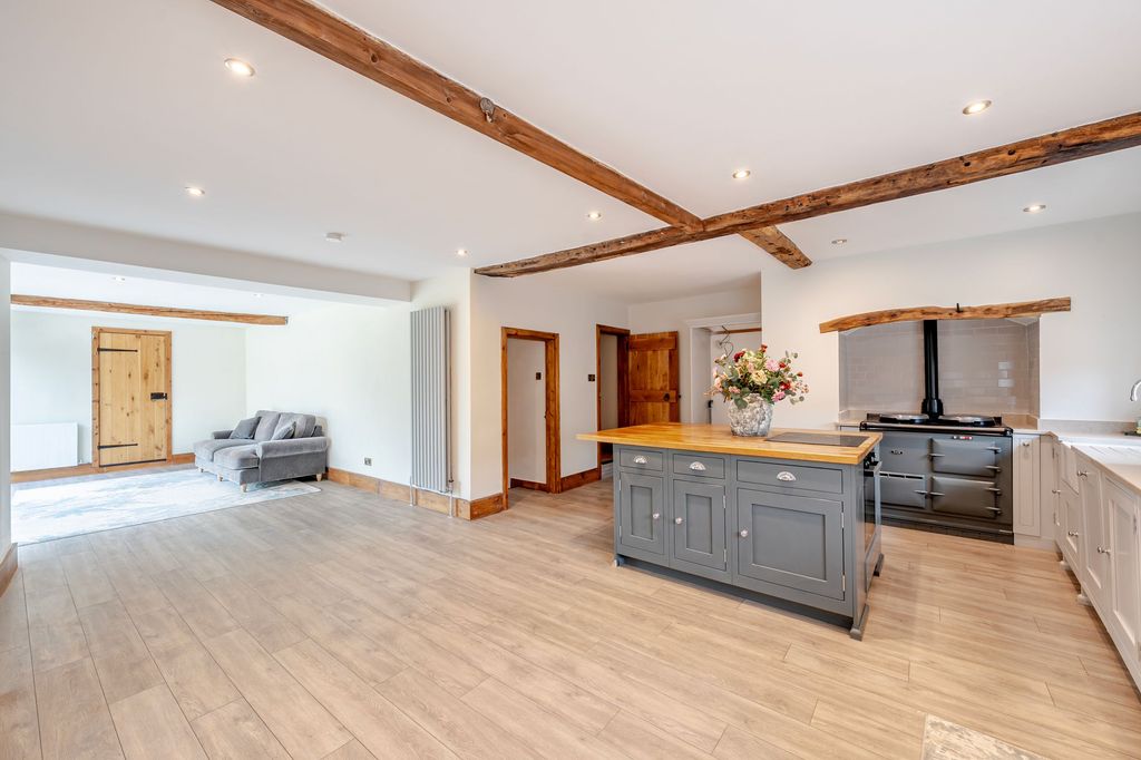 Property photo 2 of 50