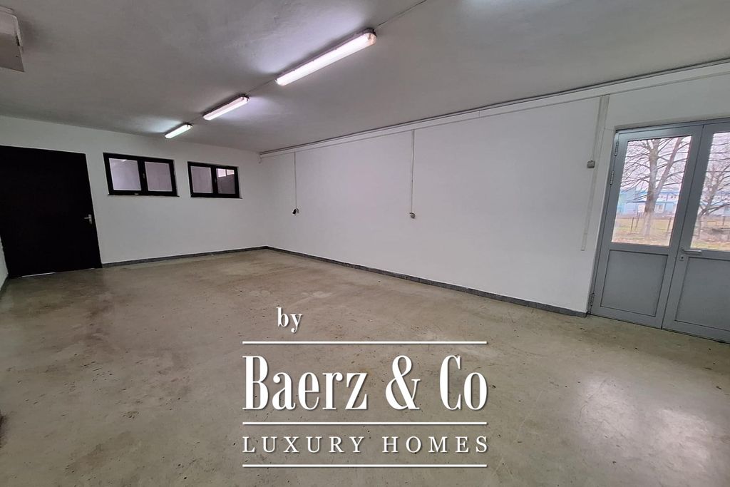 Property photo 2 of 22