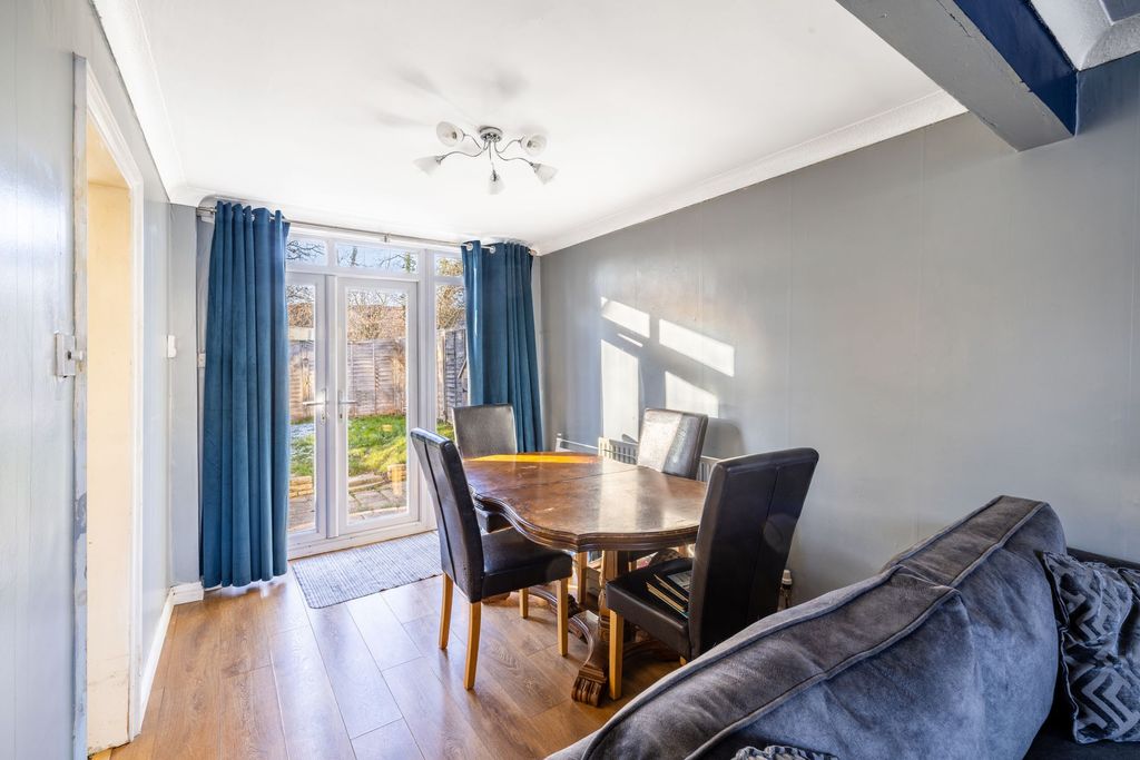 Property photo 3 of 8