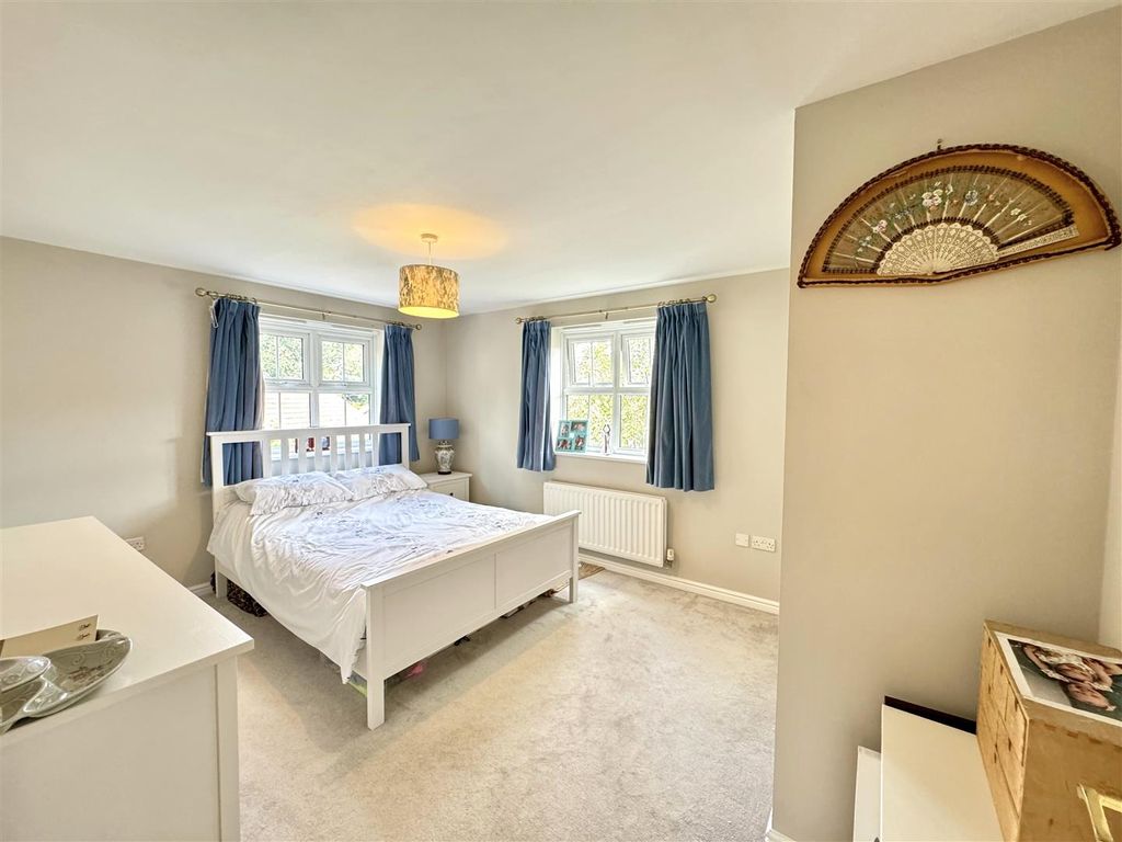 Property photo 2 of 19 Bedroom 1