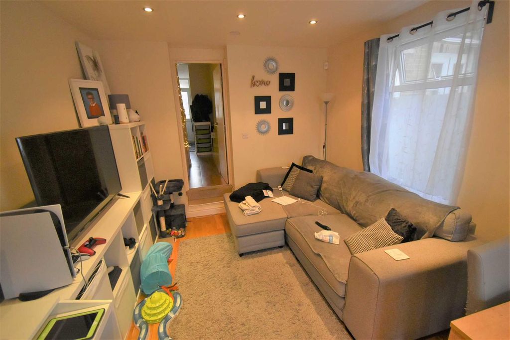 Property photo 1 of 5