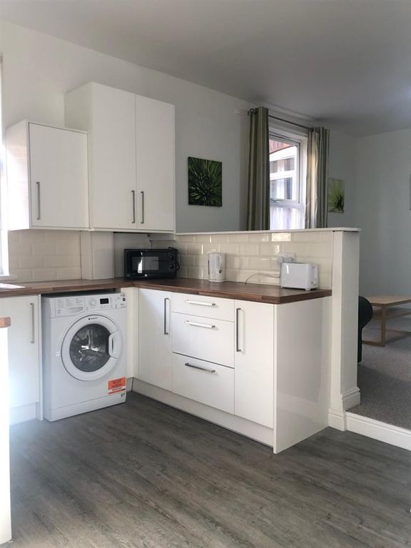 Property photo 2 of 4 4) 2 Heathcote Street Kitchen.Jpg