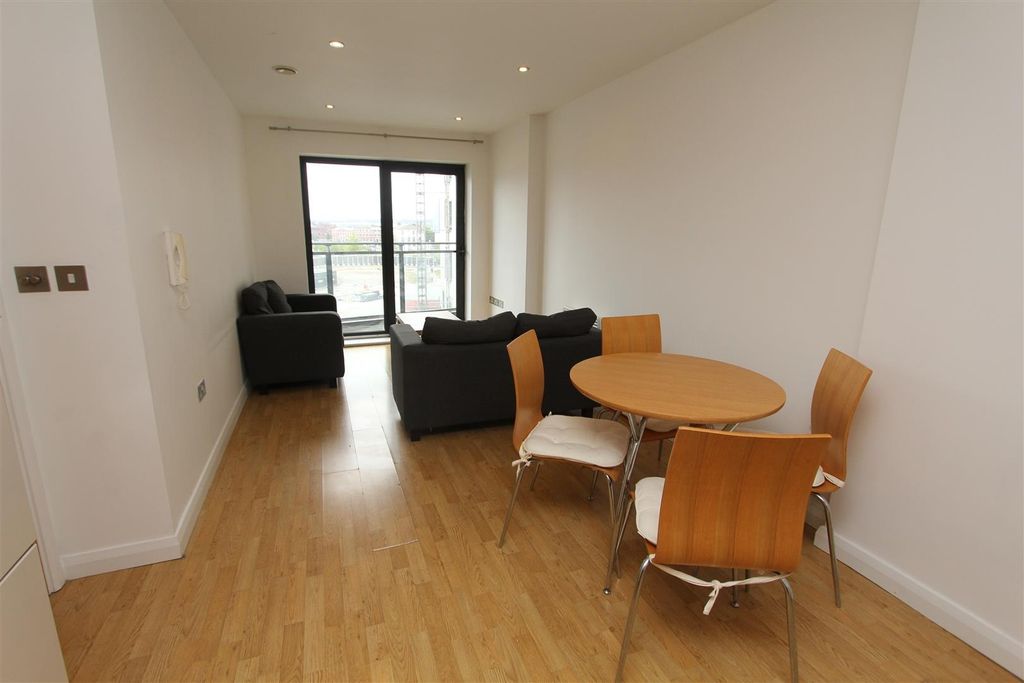 Property photo 3 of 10 Bright Open-Plan Living With Balcony Access...