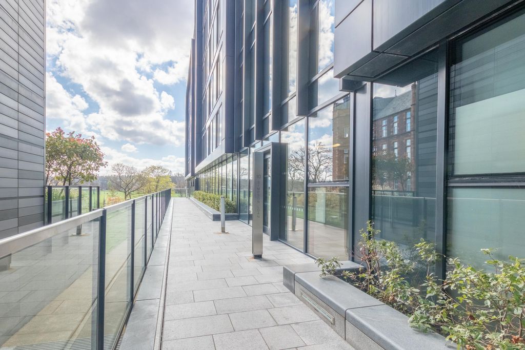 Property photo 2 of 11 Building Entrance