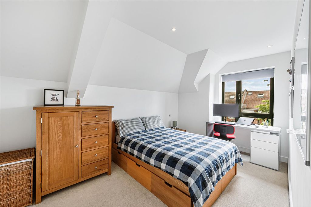 Property photo 3 of 16 Flat 8, 24, Messaline Avenue-12.Jpg
