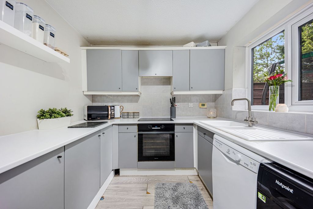 Property photo 3 of 24