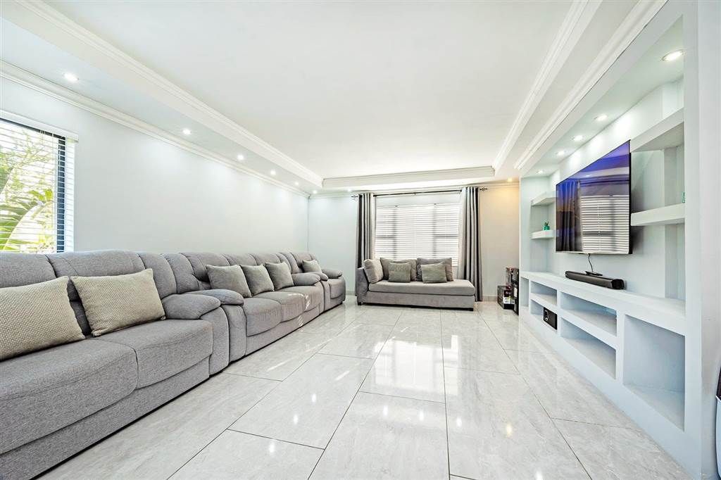 Property photo 3 of 6 Gallery