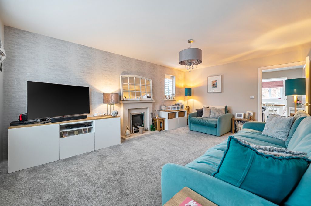 Property photo 3 of 27 1422446-19-69B2E3...