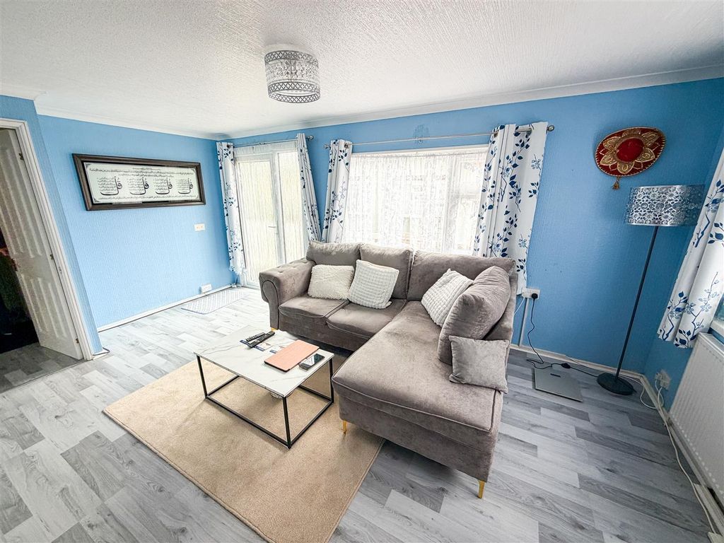 Property photo 2 of 12 Lounge/Diner