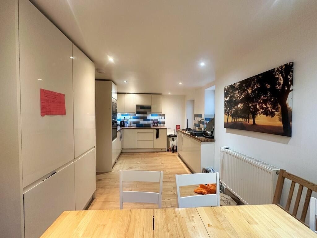 Property photo 2 of 13 4560232