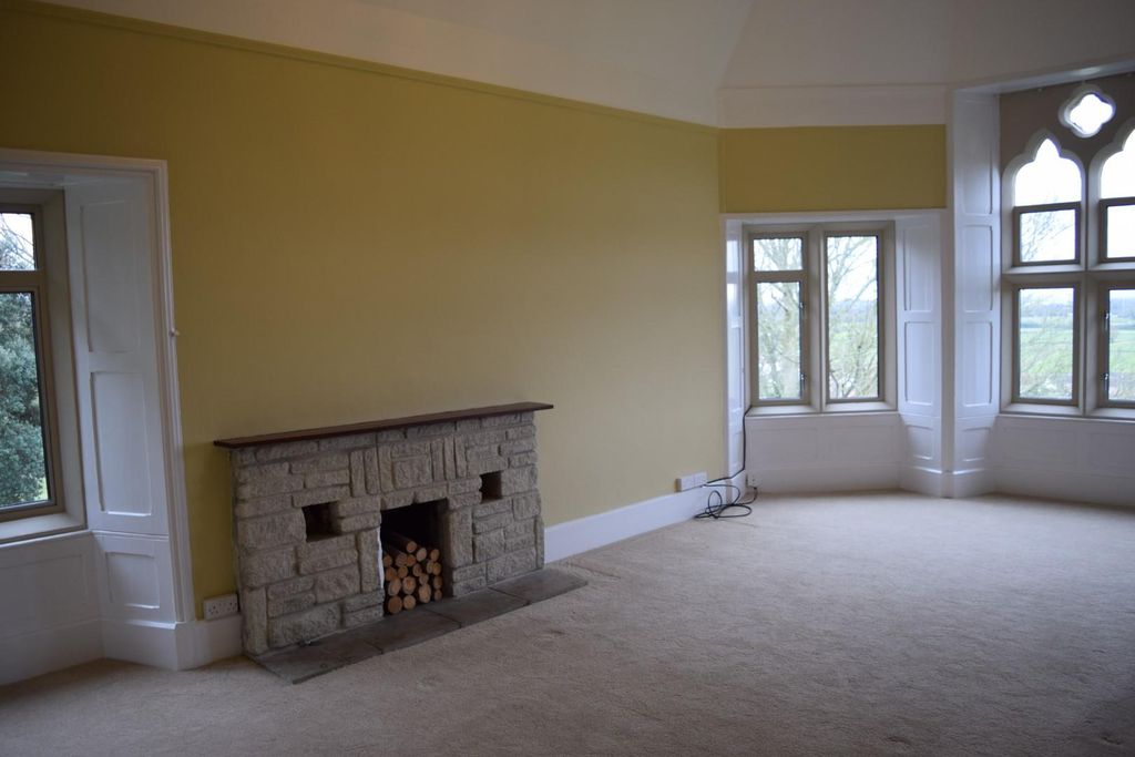 Property photo 2 of 19 Lounge