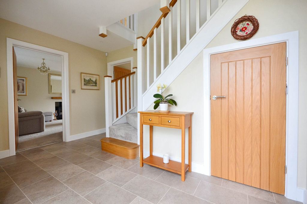 Property photo 3 of 32