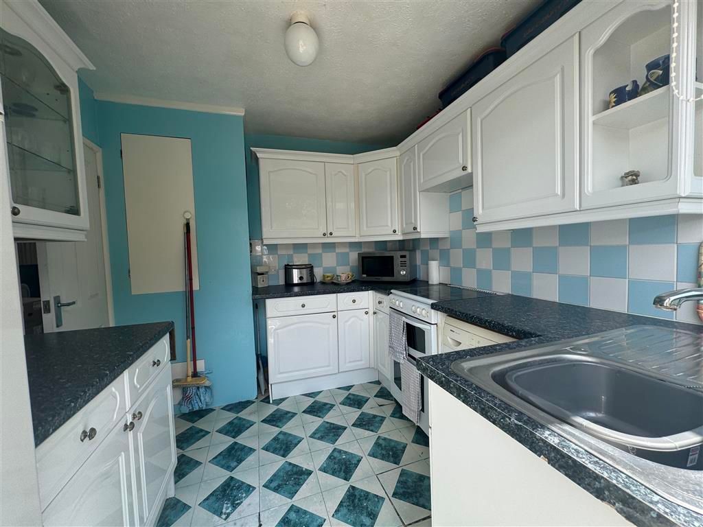 Property photo 1 of 7 Kitchen