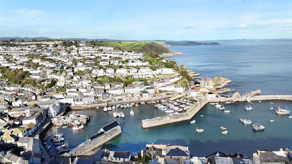 Property photo 3 of 23 -6900Dde38F871-1372473-Jpg.Jpg