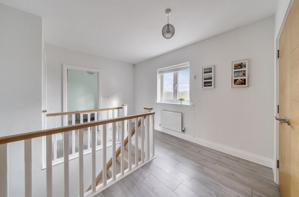 Property photo 3 of 20 1423098-9-69B0448...