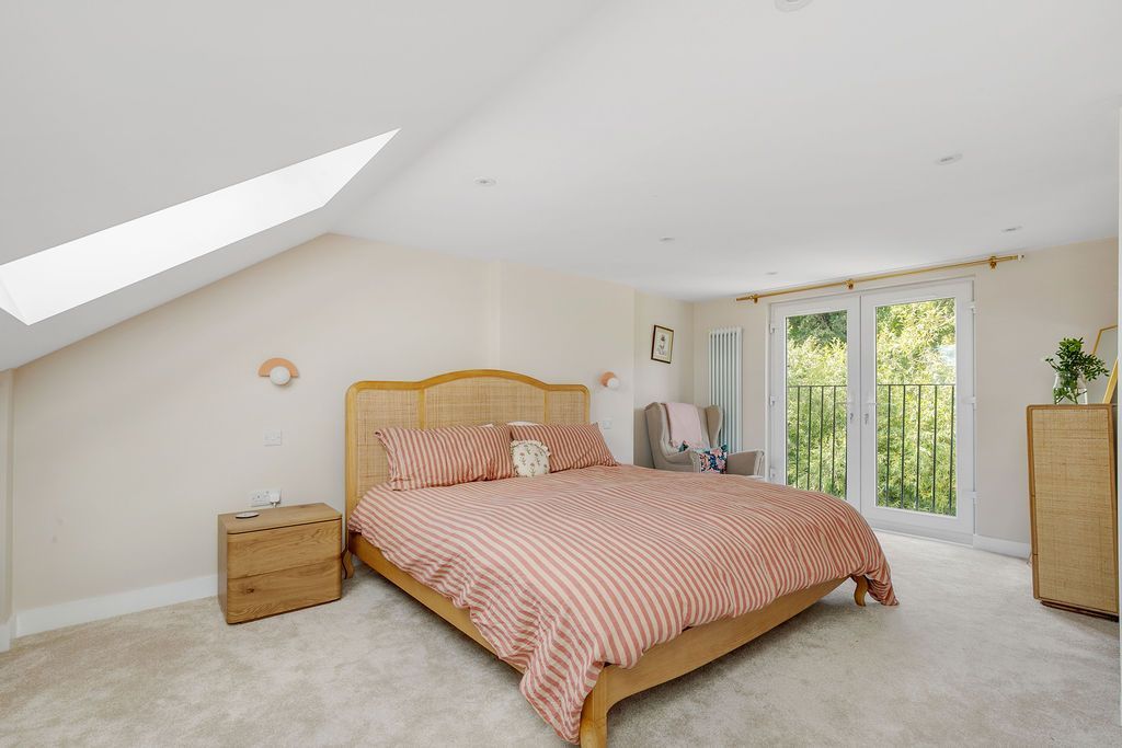 Property photo 3 of 25