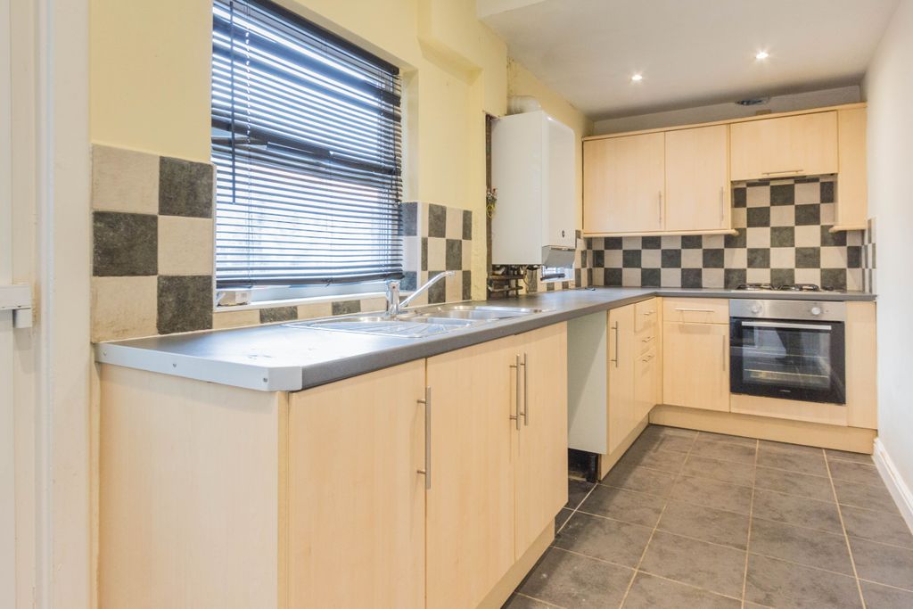 Property photo 2 of 8 Kitchen