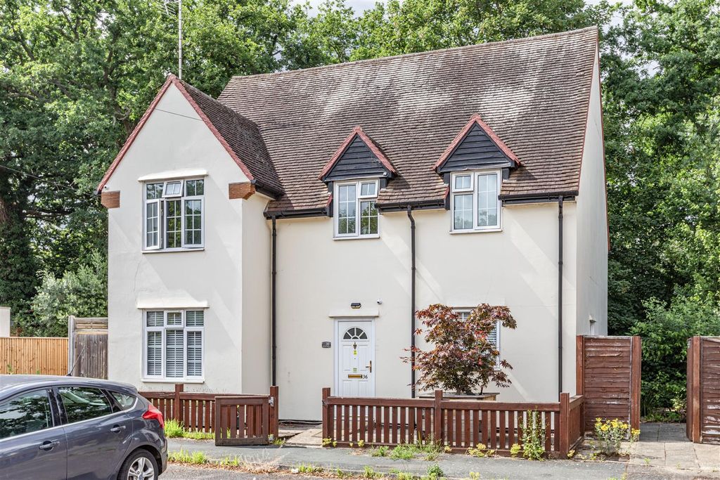 Property photo 1 of 13 36 Birchwood, Kt14 6Dw - 1.Jpg